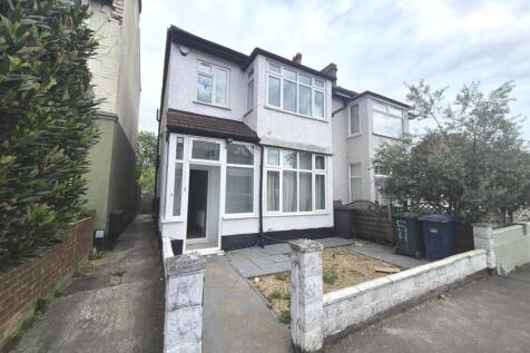 4 bedroom semi-detached house to rent - Audley Ro