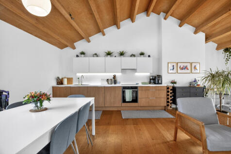 Reception/Kitchen