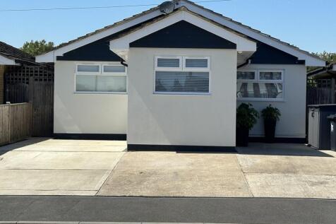 LARGE DRIVEWAY