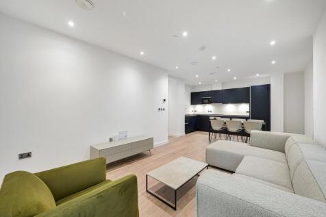 2 bed flat to rent Burlington Rd, London KT3
