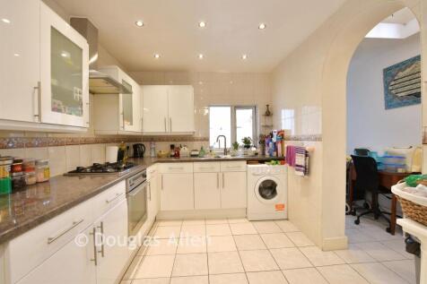 Kitchen/ Dining Room