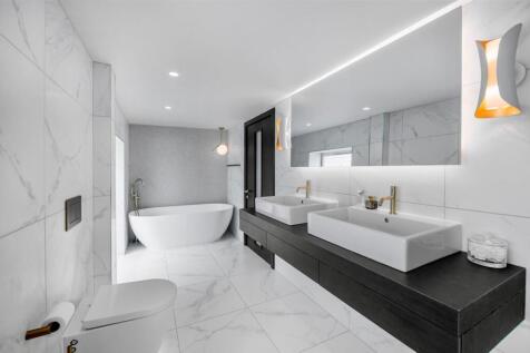 5 bed, 4 bath Apartment in Manchester - Photo 30