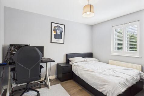 CAM03729G0-PR0041-STILL022