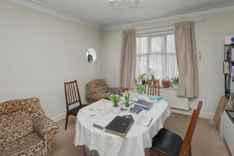 27 Cazenove Mansions, Cazenove Road, Stamford Hill, London, N16 6AR