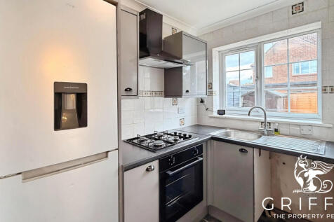 Charlotte Place, Grays, RM20 photo 3