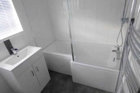 28 West Ave - Bath1.JPG