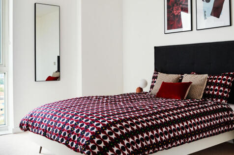 UNCLE NewCross - Flat 10, Batavia Road - Blenheim Tower, London, SE14 photo 3