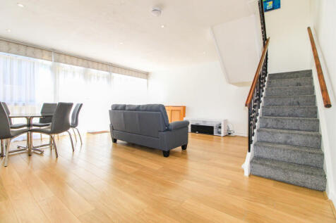 Caroline Court, The Chase, Stanmore, HA7 photo 3