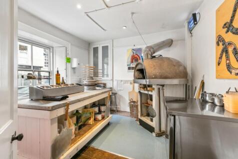 Window pizza kitchen