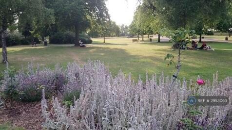 Roundwood Park 3 Mins Walk Away