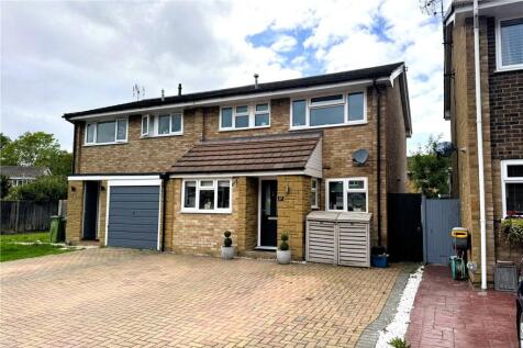 Farnborough, GU14 - property photo