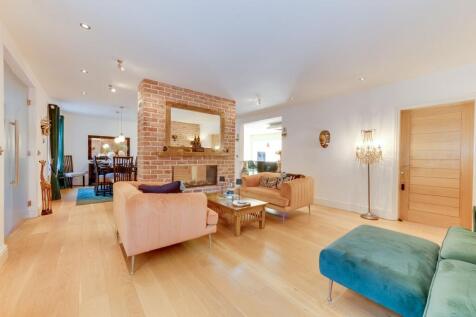 KITCHEN, SITTING ROOM AND LOUNGE/DINING ROOM