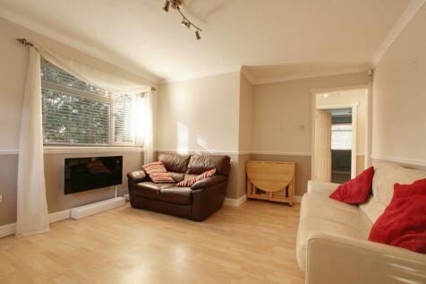 Cobblers Close, Farnham Royal, Buckinghamshire £1295pcm  photo 3