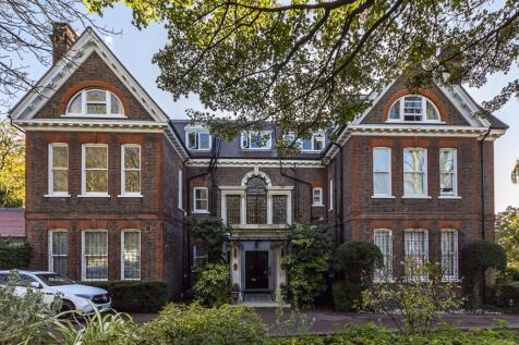 3-bed flat on Redington Road London NW3, £7,500/mo