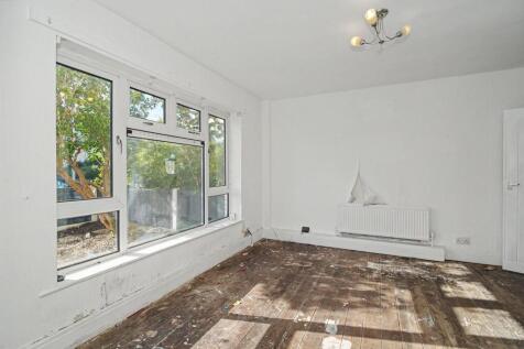 257 Kingsway Park, Urmston, Manchester M41 7EE