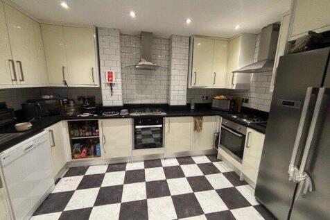 Wellington Square, Nottingham, Nottinghamshire, NG7 photo 2
