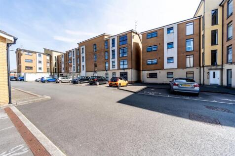 Bright modern apartments with ample parking spa...