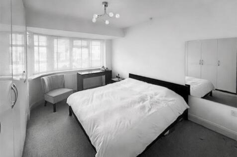 St. Margarets Road, Edgware, HA8 photo 4
