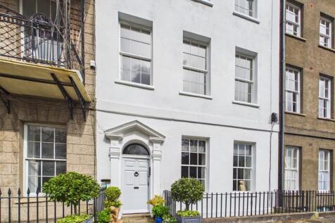 1 - Top Floor Flat in Clifton for Auction.jpg