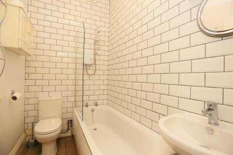 3, 6 Evelyn Terrace bath.JPG