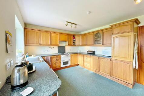 Breakfasting kitchen