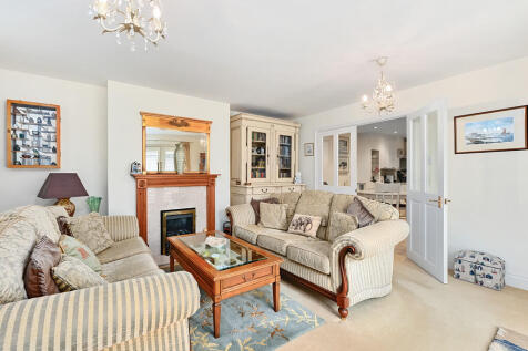 10 Jarretts Close...