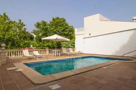 Property with pool in Santander
