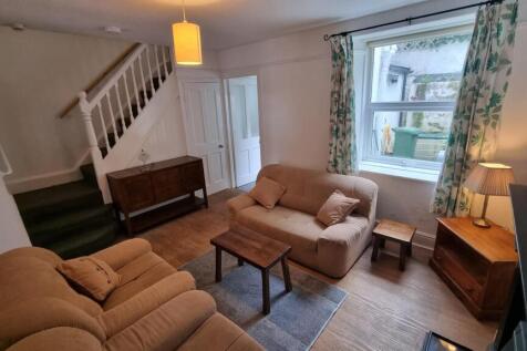 27 High St - Living Room 4.jpeg