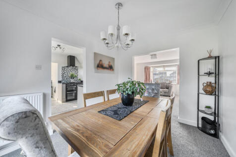 1384635126925a4f947683