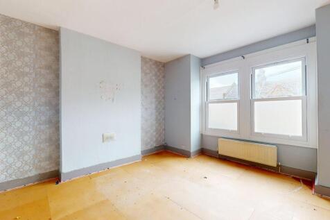 Flat B, 158 Leahurst Road, Hither Green, London, SE13 5NL