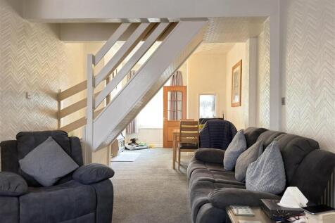 OPEN PLAN DINING ROOM &amp; SITTING AREA