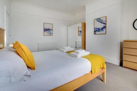 33 Grantham - bedroom 1b.jpg