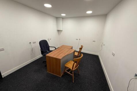 Retail Property (high street) to rent Image 7