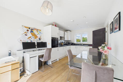 CAM02909G0-PR0479-STILL018