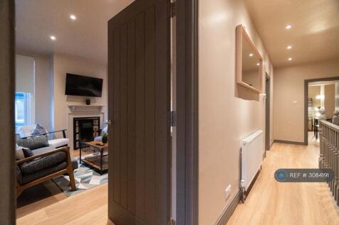 Priory Road, High Wycombe, HP13 photo 3
