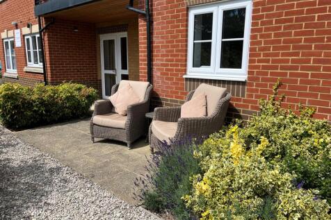 Patio 8 Edward Place.jpg