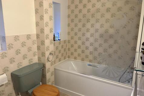 Bathroom 1.jpg