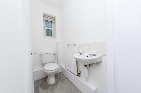 Springwood Close, WAKEFIELD, WF3 3EZ photo 5