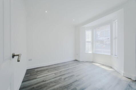 Rayfield Grove, Swindon, SN2 1HD photo 3