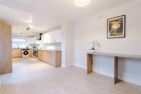 161MR - Living Area / Kitchen