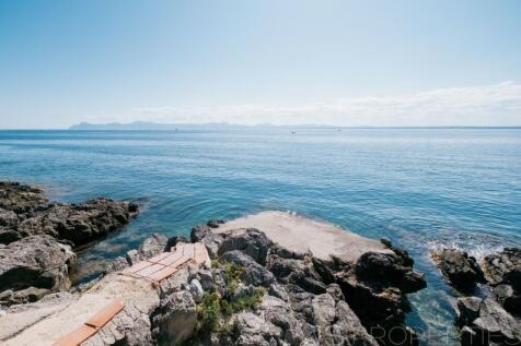 Villa for sale in Alcanada