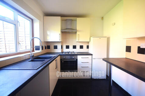 Three bedroom terraced house to rent Fullwell Ave