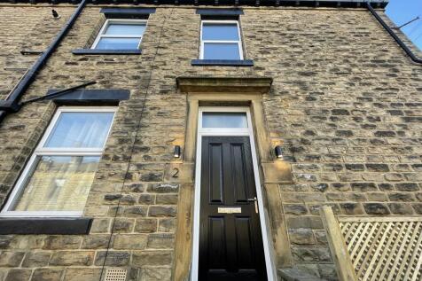 2-bed flat on Beckbury Street, Farsley, £925/mo