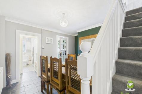 EweMove Estate Agents Basingstoke - Upper Sherbour