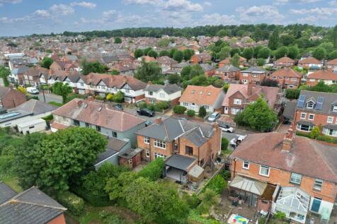 Private leafy garden
