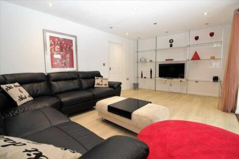 4 Bedroom House in PL3 4HN