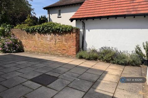 St Helens Lane, Leeds, LS16 photo 4