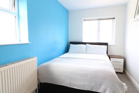 56 Hill View Crescent Room 6.JPG