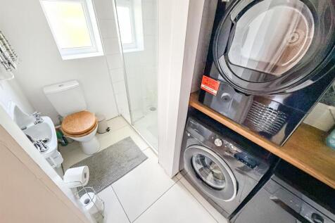 Utility &amp; Shower Room