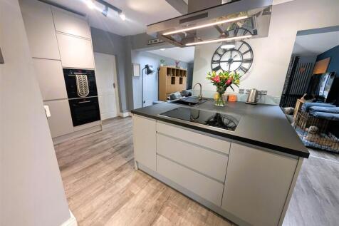 Kitchen/dining/lounge